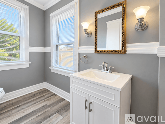 Charleroi Apartment: 206 Lookout Avenue