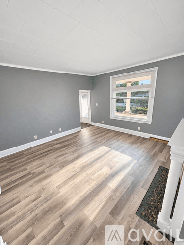 Charleroi Apartment: 206 Lookout Avenue