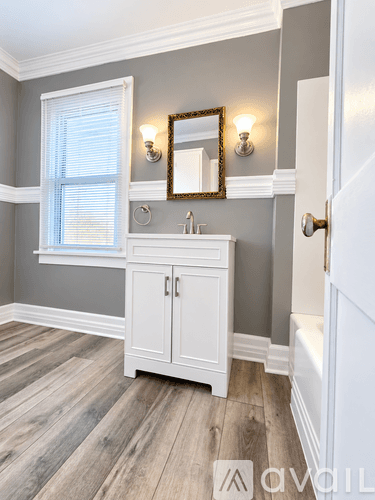 Charleroi Apartment: 206 Lookout Avenue