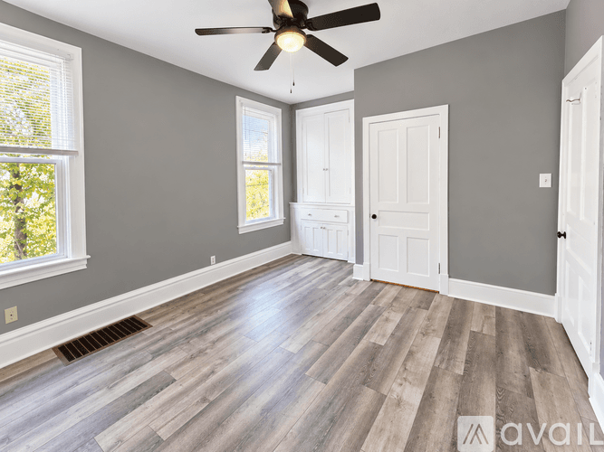 Charleroi Apartment: 206 Lookout Avenue