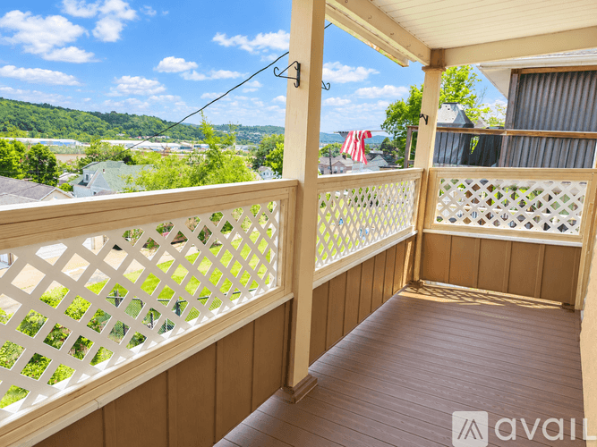 Charleroi Apartment: 206 Lookout Avenue