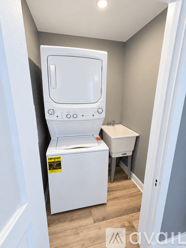 Charleroi Apartment: 206 Lookout Avenue