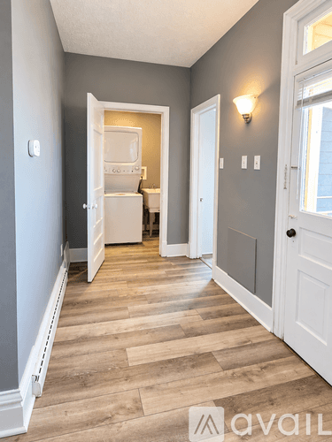 Charleroi Apartment: 206 Lookout Avenue