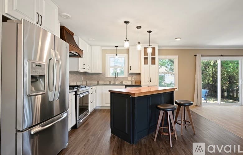Leawood House: 2008 West 84th Street