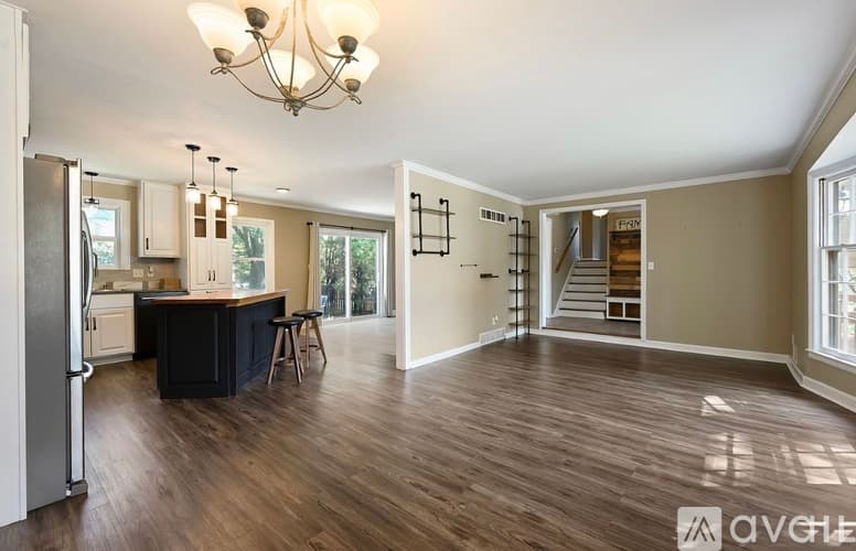Leawood House: 2008 West 84th Street