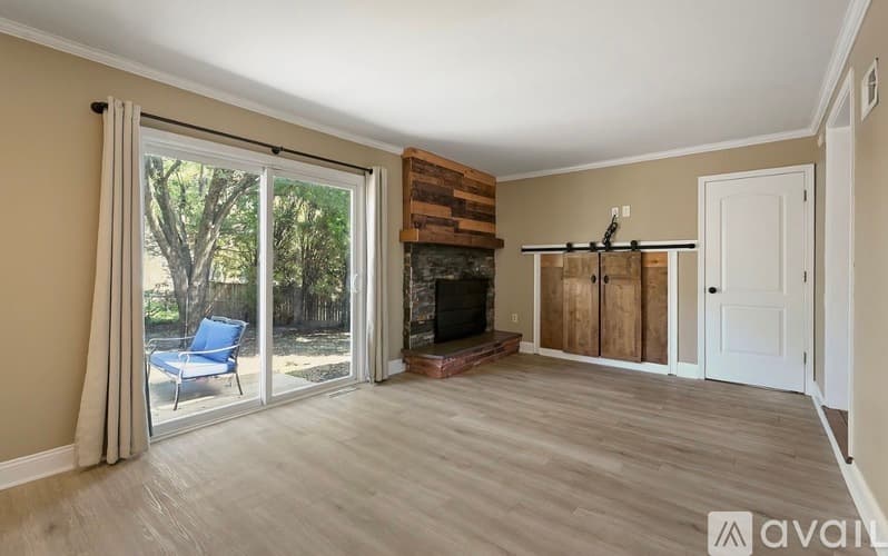Leawood House: 2008 West 84th Street