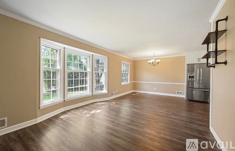 Leawood House: 2008 West 84th Street
