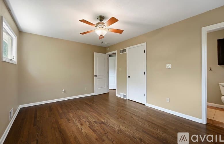 Leawood House: 2008 West 84th Street