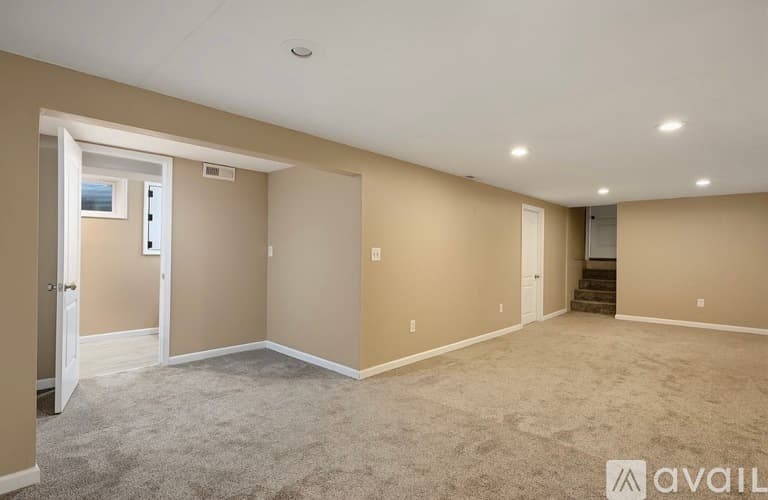 Leawood House: 2008 West 84th Street