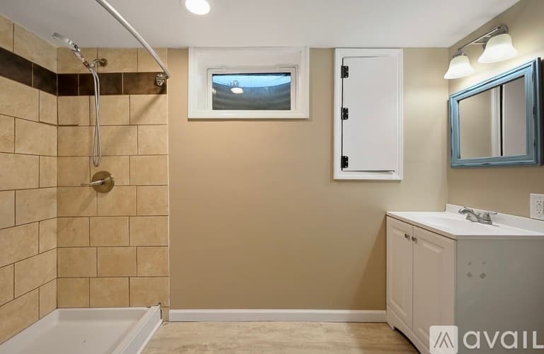 Leawood House: 2008 West 84th Street
