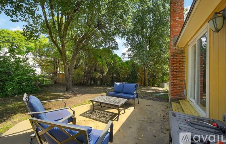 Leawood House: 2008 West 84th Street