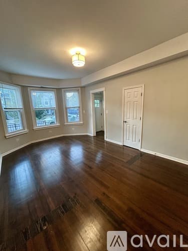 Chicago Apartment: 2955 North Gresham Avenue