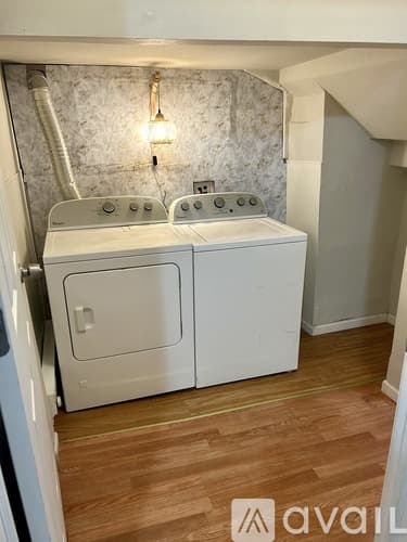 Chicago Apartment: 2955 North Gresham Avenue