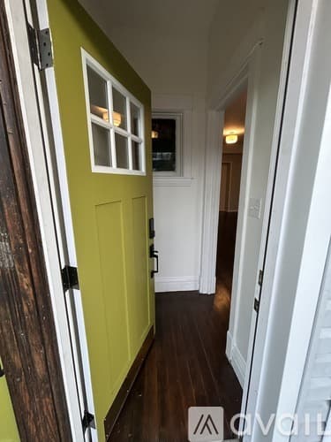 Chicago Apartment: 2955 North Gresham Avenue