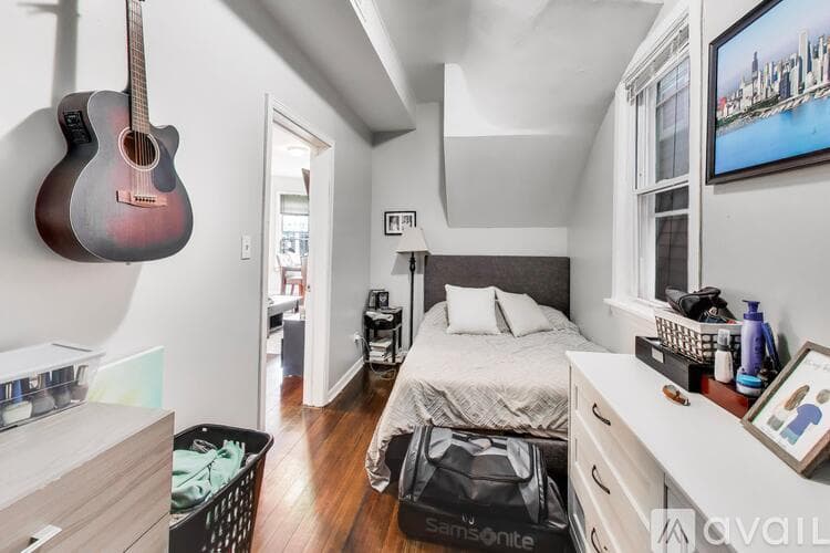 Chicago Apartment: 2955 North Gresham Avenue