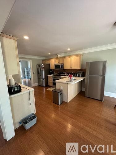 Athens House: 420 Wood Lane