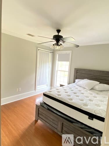 Athens House: 420 Wood Lane