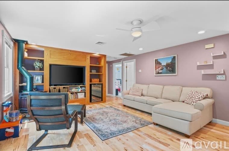 Tyngsborough House: 4 Ratner Road