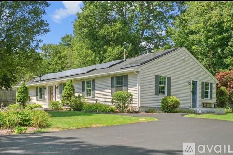 Tyngsborough House: 4 Ratner Road