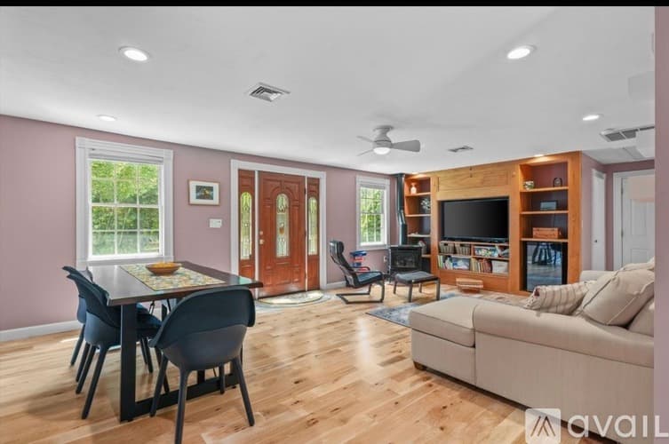 Tyngsborough House: 4 Ratner Road