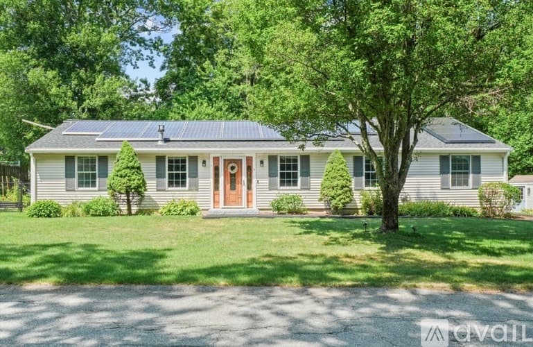 Tyngsborough House: 4 Ratner Road