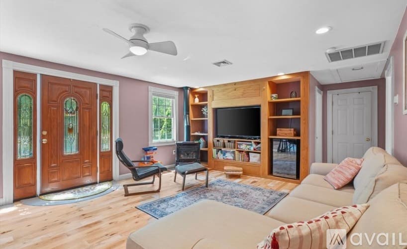 Tyngsborough House: 4 Ratner Road