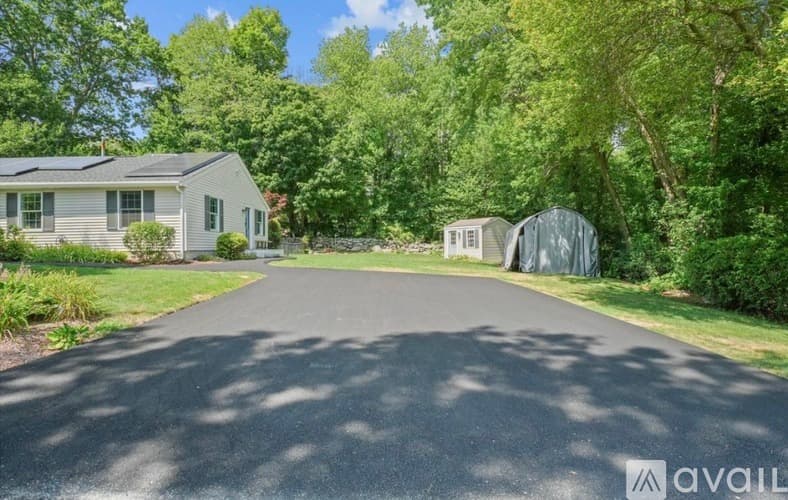 Tyngsborough House: 4 Ratner Road