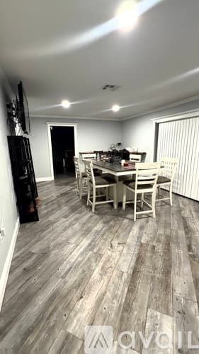 Port St. Lucie House: 102 Southeast Caprona Avenue