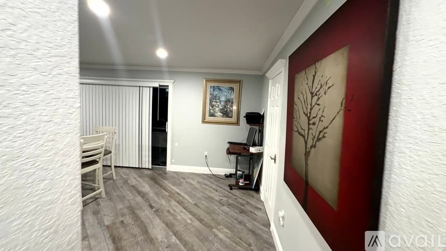 Port St. Lucie House: 102 Southeast Caprona Avenue