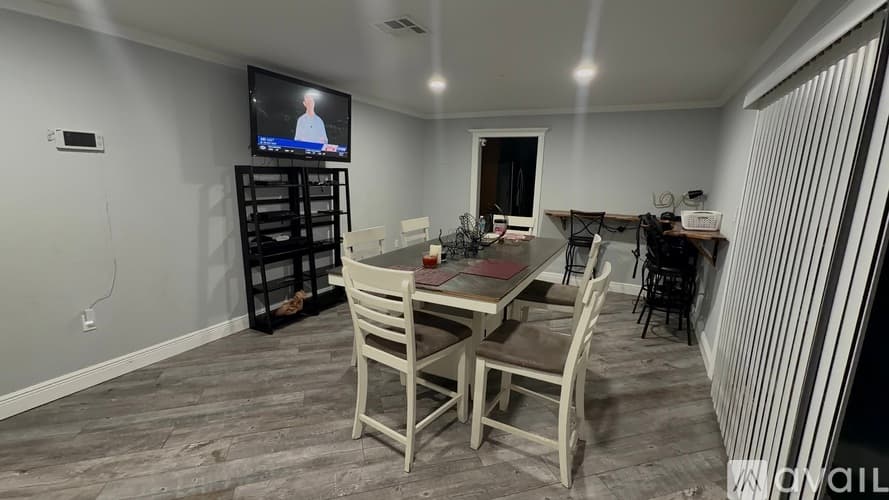 Port St. Lucie House: 102 Southeast Caprona Avenue