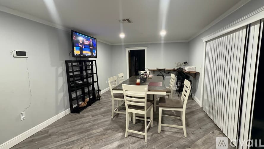Port St. Lucie House: 102 Southeast Caprona Avenue
