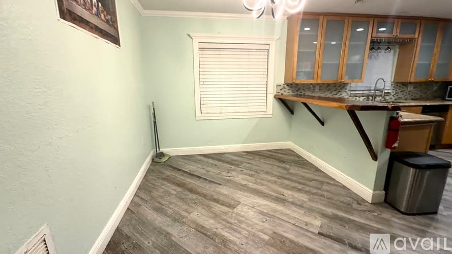 Port St. Lucie House: 102 Southeast Caprona Avenue