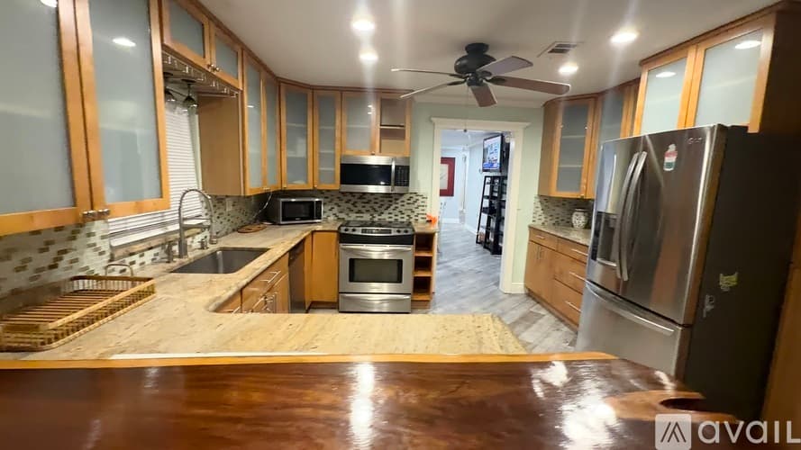 Port St. Lucie House: 102 Southeast Caprona Avenue