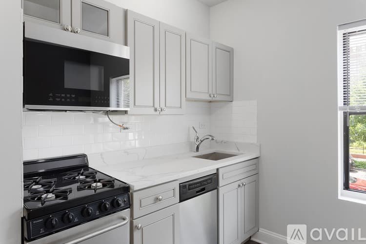 Chicago Apartment: 4555 Malden St