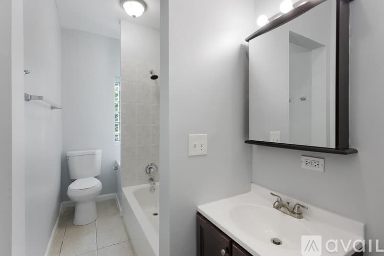 Chicago Apartment: 4555 Malden St