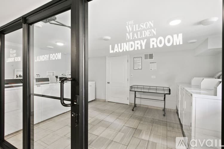 Chicago Apartment: 4555 Malden St