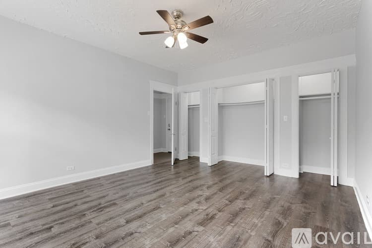 Chicago Apartment: 4555 Malden St