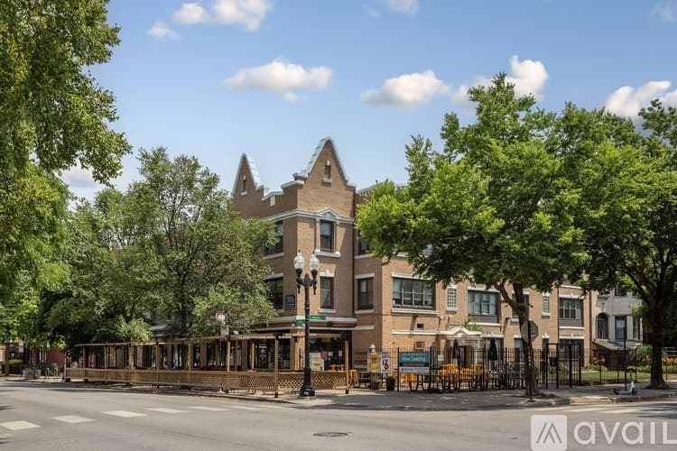 Chicago Apartment: 4555 Malden St