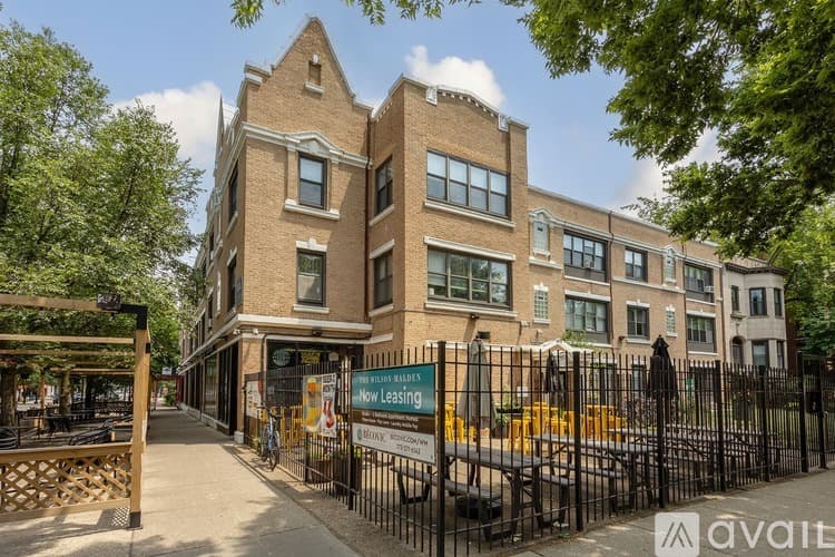 Chicago Apartment: 4555 Malden St