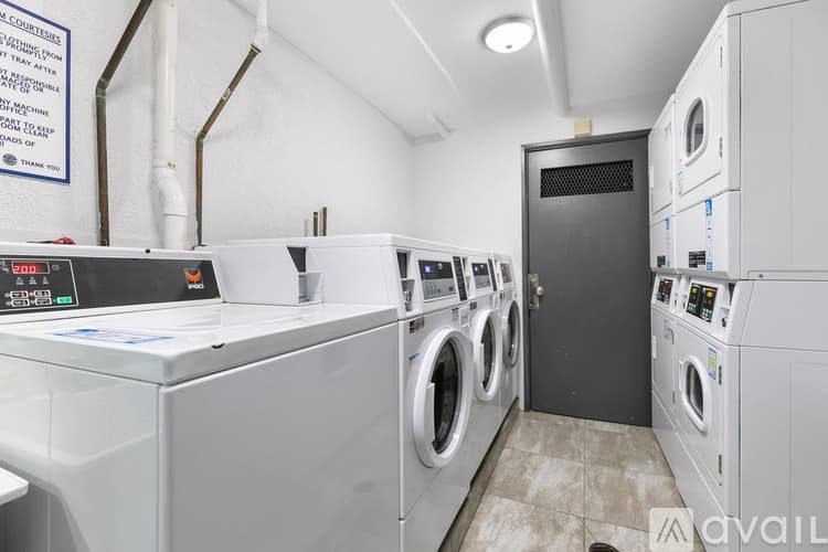 Chicago Apartment: 6201 N Kenmore Ave