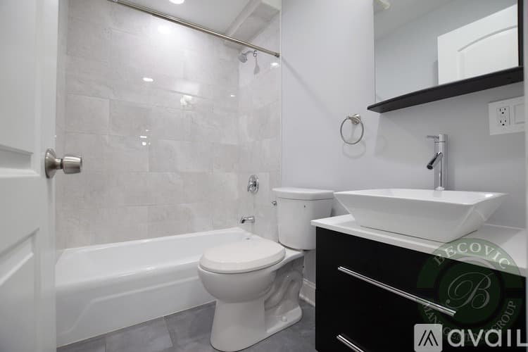 Chicago Apartment: 6201 N Kenmore Ave