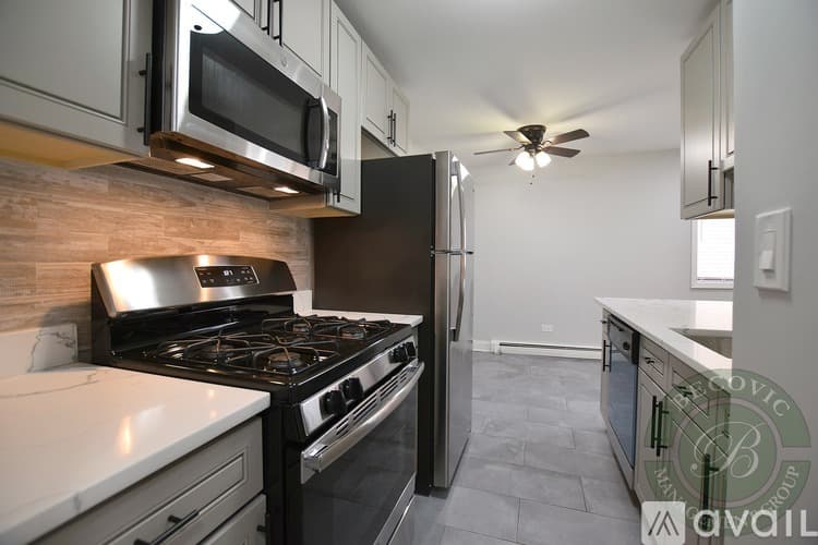 Chicago Apartment: 6201 N Kenmore Ave