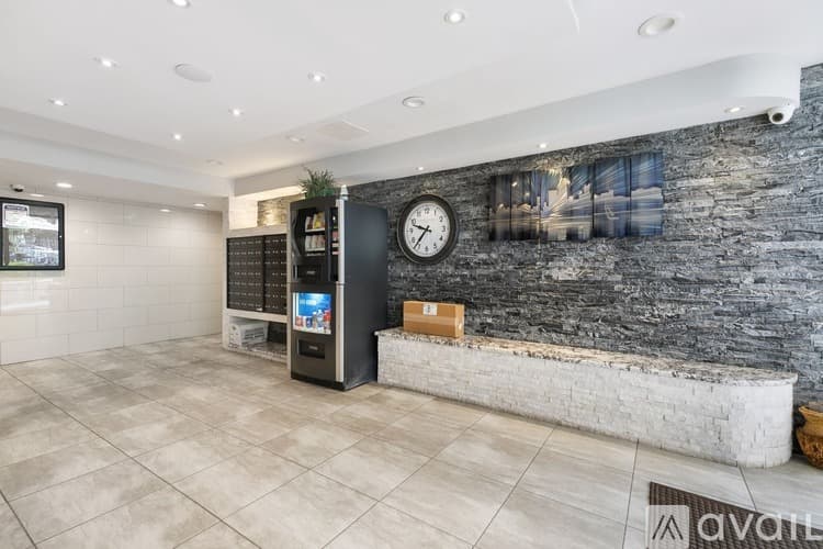 Chicago Apartment: 6201 N Kenmore Ave