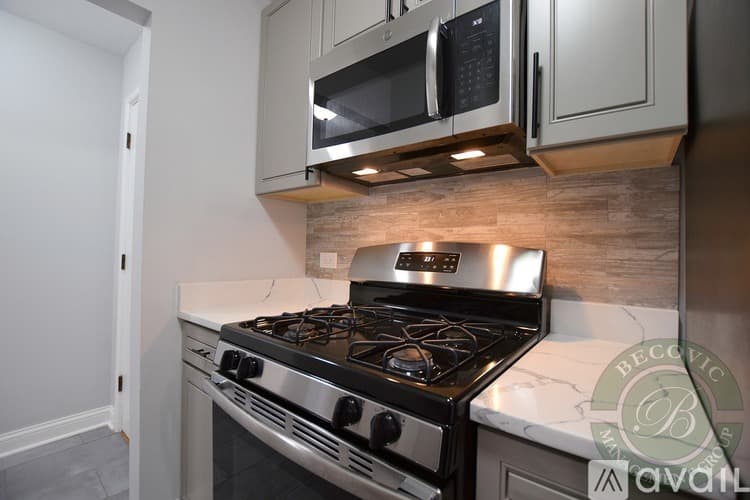 Chicago Apartment: 6201 N Kenmore Ave