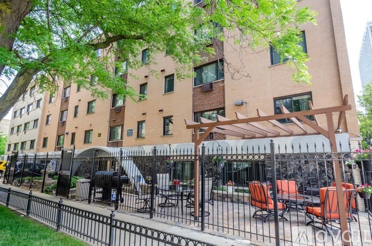 Chicago Apartment: 6201 N Kenmore Ave