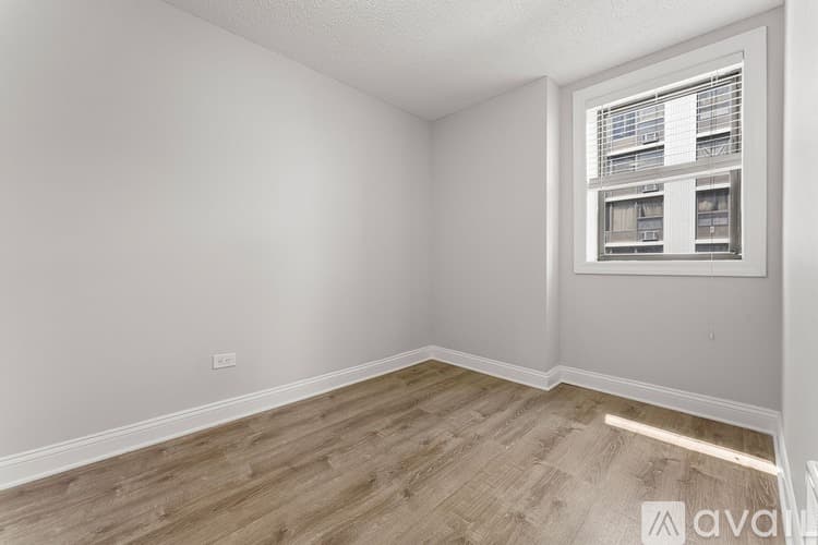 Chicago Apartment: 4520 N Clarendon Ave