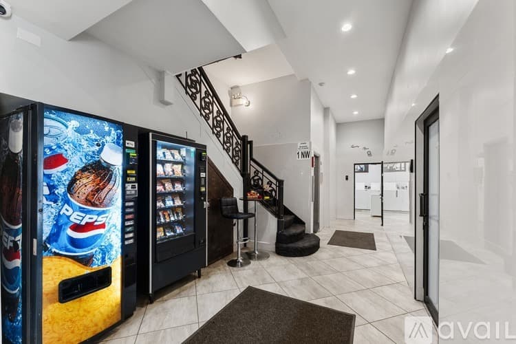 Chicago Apartment: 4520 N Clarendon Ave