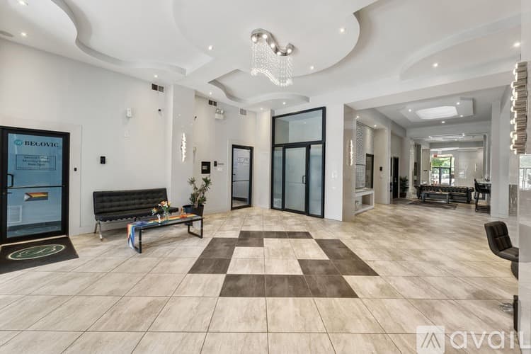 Chicago Apartment: 4520 N Clarendon Ave
