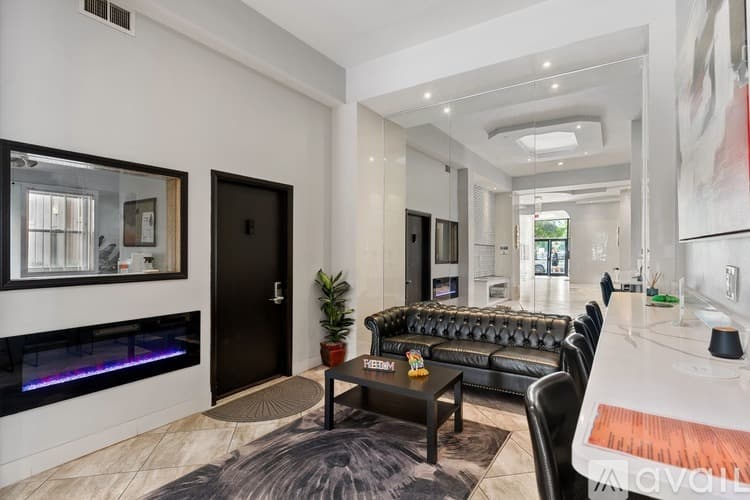 Chicago Apartment: 4520 N Clarendon Ave
