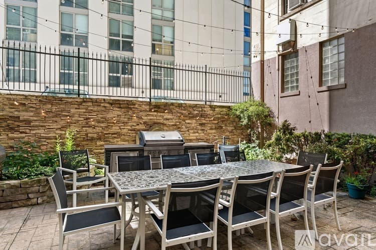 Chicago Apartment: 4520 N Clarendon Ave